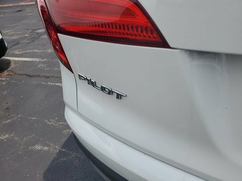 Used 2018 Honda Pilot Touring image 7