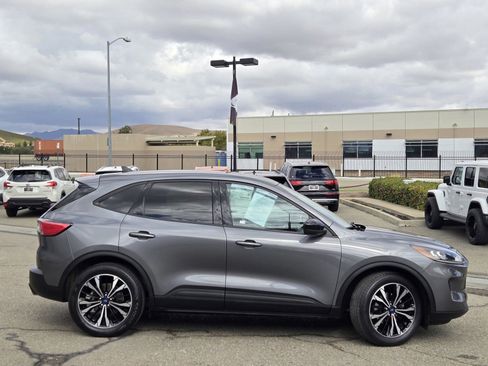Certified 2022 Ford Escape SE w/ SE Sport Appearance Package image 3