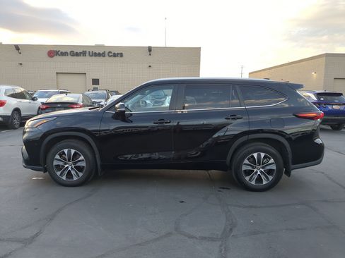 Used 2024 Toyota Highlander XLE image 9