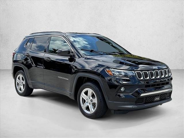Used 2023 Jeep Compass Latitude AWD/4WD image 12
