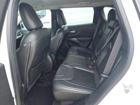 Used 2019 Jeep Cherokee Latitude Plus w/ Cold Weather Group image 11