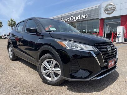 New 2025 Nissan Kicks Play S