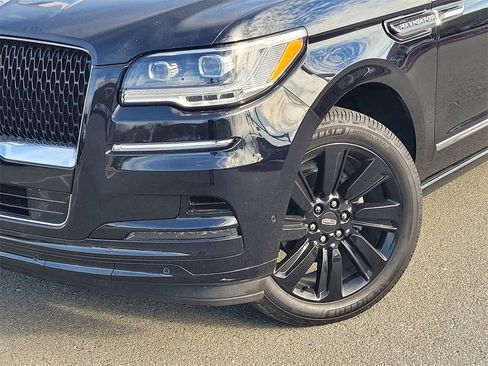 Used 2023 Lincoln Navigator Reserve image 2