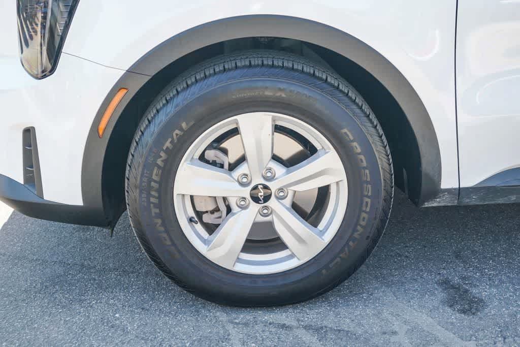 Used 2026 Kia Sorento LX FWD image 8
