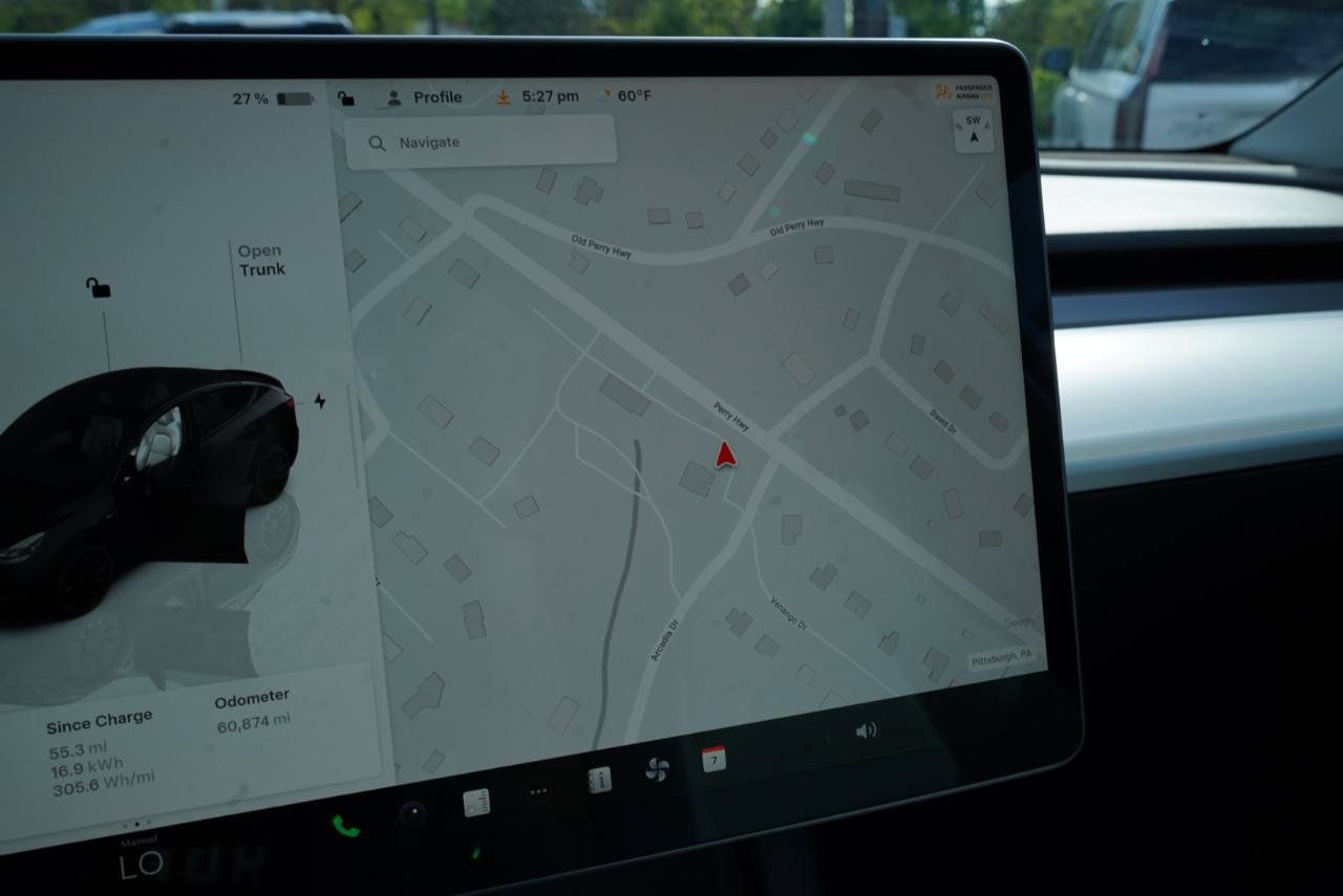 Used 2023 Tesla Model Y Performance AWD/4WD image 31