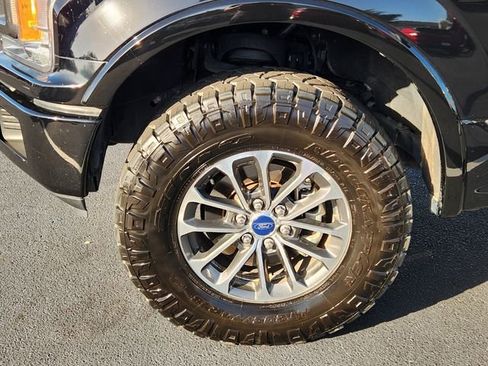 Used 2018 Ford F150 XLT w/ Equipment Group 302A Luxury image 8