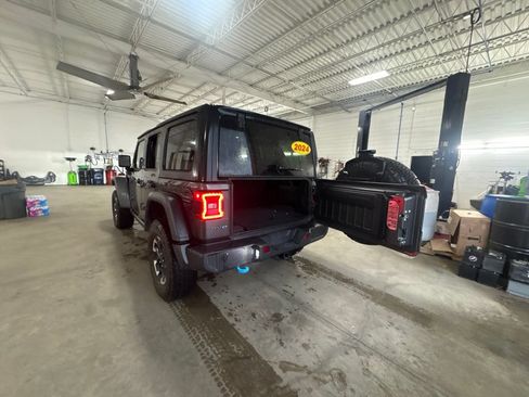Used 2024 Jeep Wrangler Unlimited Rubicon 4xe AWD/4WD image 14