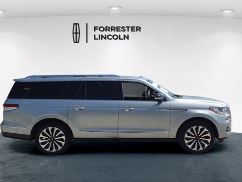 Certified 2023 Lincoln Navigator L Reserve AWD/4WD image 2