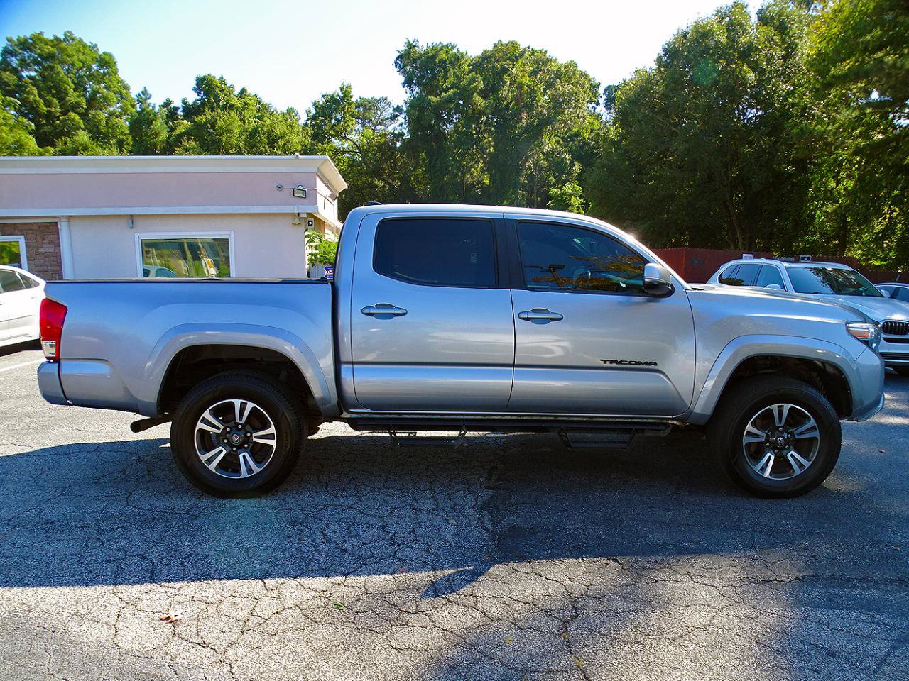 Used 2017 Toyota Tacoma TRD Sport w/ Tow Package (A/T) AWD/4WD image 8