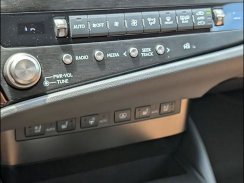Used 2025 Lexus ES 350 Ultra Luxury FWD image 19