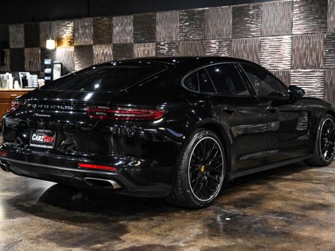 Used 2018 Porsche Panamera 4 image 8