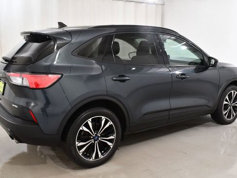 Used 2022 Ford Escape SE w/ SE Sport Appearance Package image 11