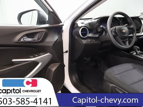 Used 2025 Chevrolet Trax LS FWD image 10