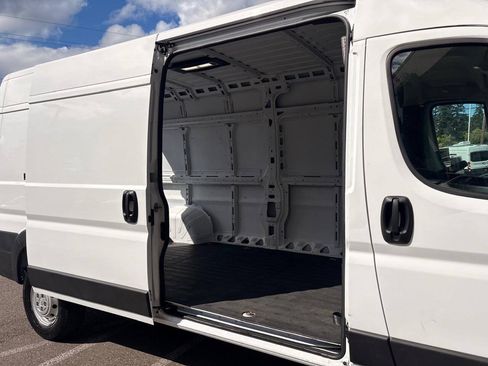 Used 2023 RAM ProMaster 2500 FWD image 11