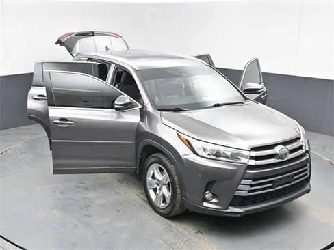 Used 2017 Toyota Highlander Limited image 53