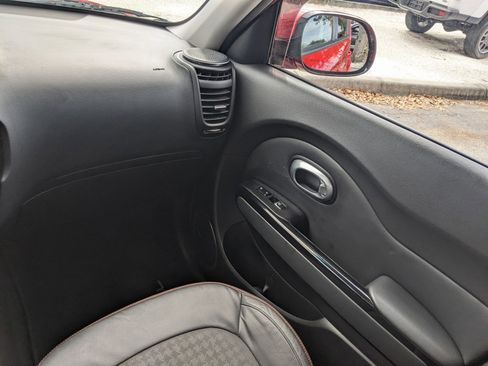 Certified 2017 Kia Soul ! w/ Tech Package image 14