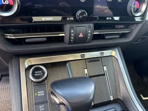 Used 2024 Lexus GX 550 w/ Accessory Package (2T) AWD/4WD image 29