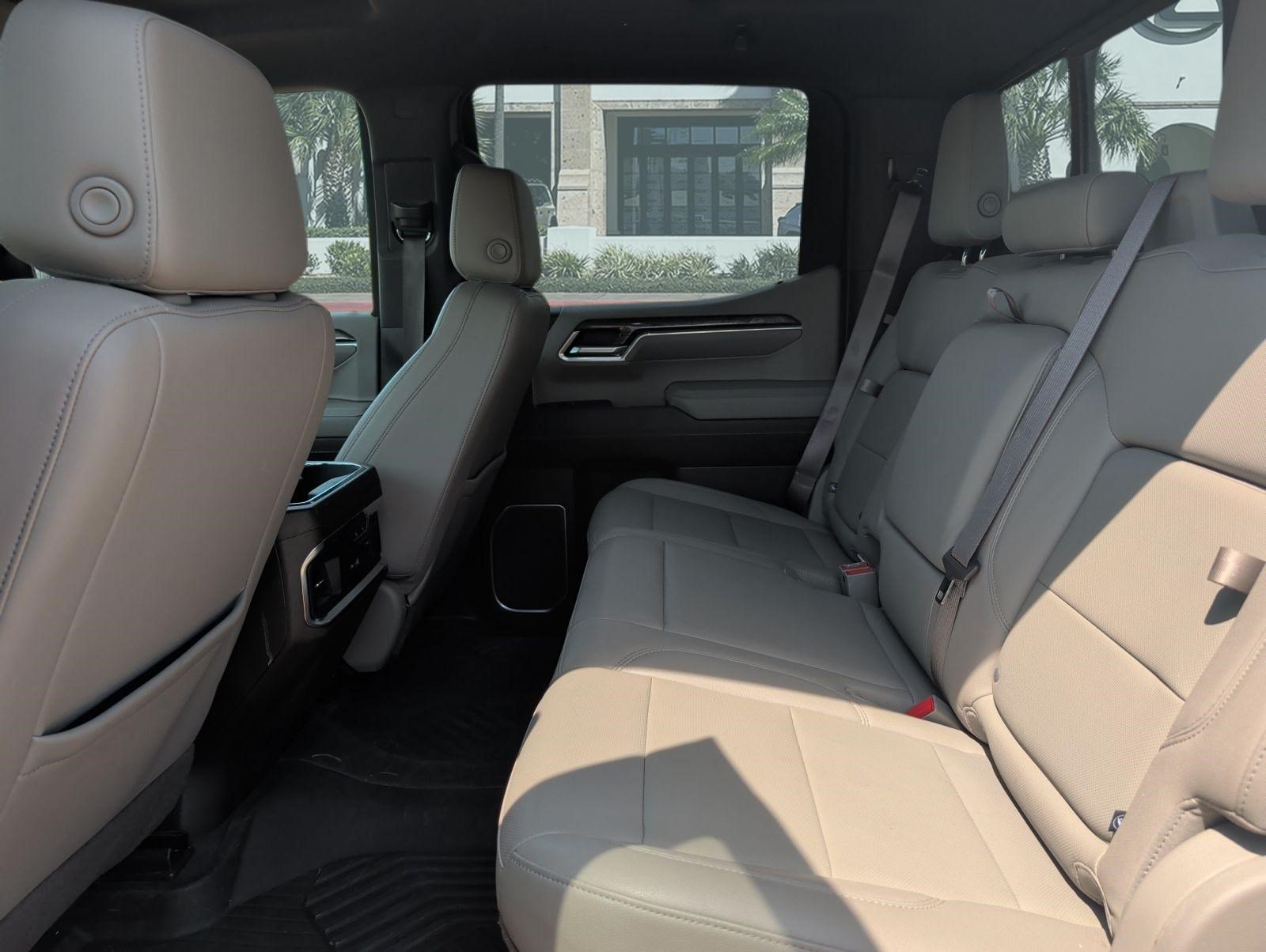 Used 2022 Chevrolet Silverado 1500 LTZ AWD/4WD image 23