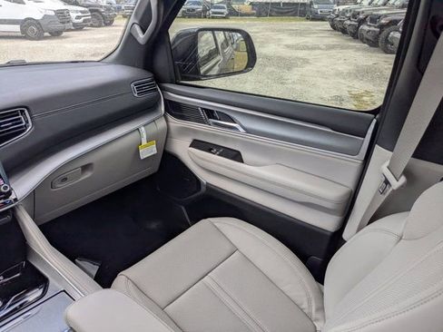 New 2026 Jeep Grand Wagoneer L 4WD w/ Premium Group I image 19