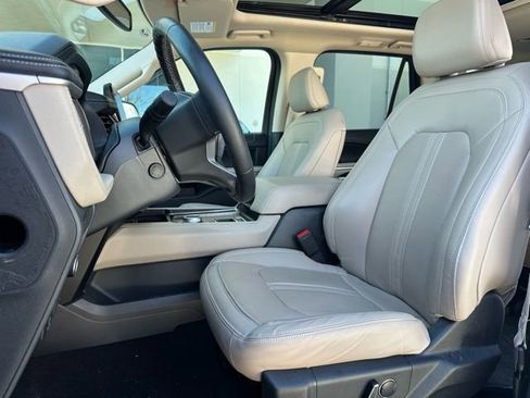 Used 2023 Ford Expedition Limited image 6