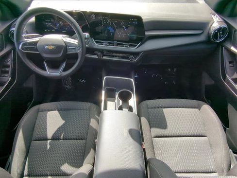 Used 2025 Chevrolet Equinox LT image 18