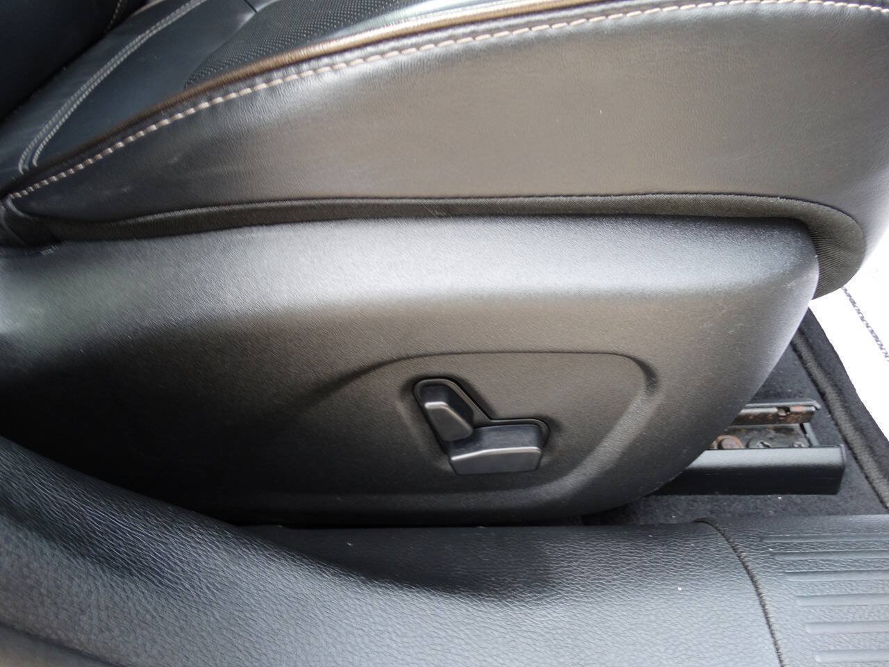 Used 2015 Chrysler 200 C w/ Safetytec Group FWD image 42