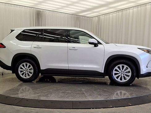 Certified 2024 Toyota Grand Highlander XLE image 6