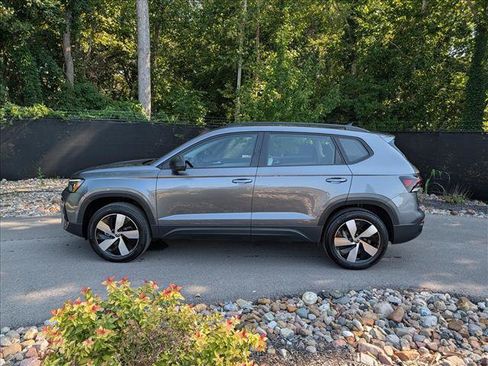 Used 2025 Volkswagen Taos S AWD/4WD image 2