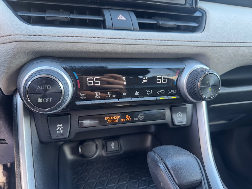 Used 2021 Toyota RAV4 XLE AWD/4WD image 19