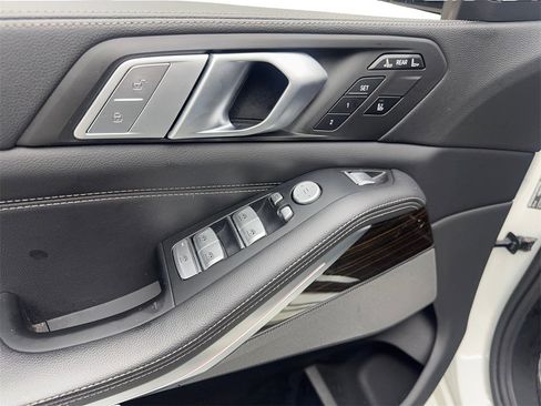 Used 2019 BMW X7 xDrive40i w/ Cold Weather Package image 33
