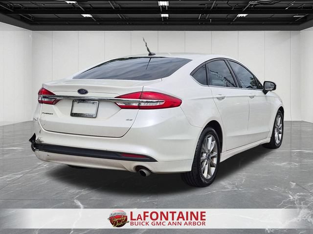 Used 2017 Ford Fusion SE FWD image 8