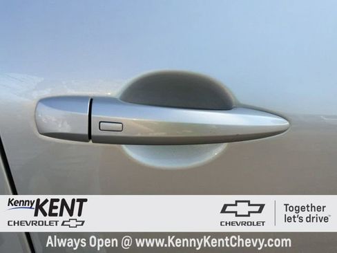 Used 2023 Nissan Rogue SV image 12