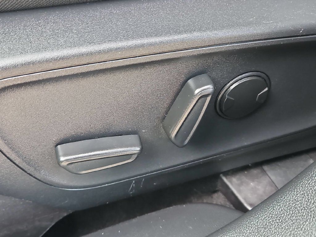 Used 2025 Ford Escape ST-Line AWD/4WD image 14