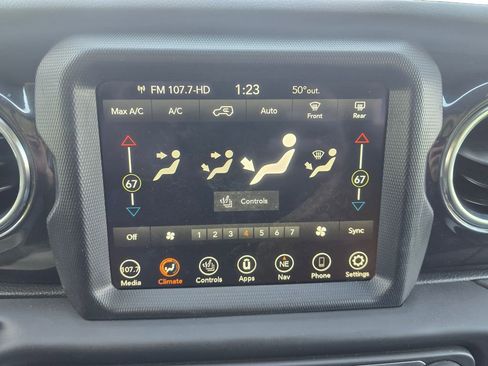 Used 2023 Jeep Wrangler Unlimited Sahara AWD/4WD image 17