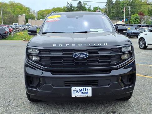 Certified 2025 Ford Expedition Active AWD/4WD image 2