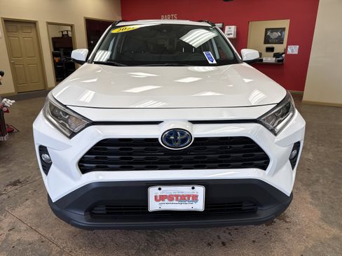 Used 2021 Toyota RAV4 XLE w/ Convenience Package image 2