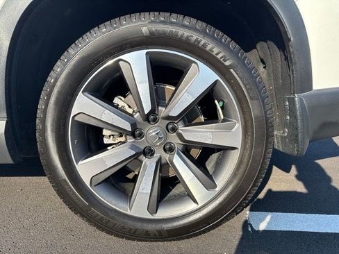 Certified 2023 Honda Pilot Touring image 5