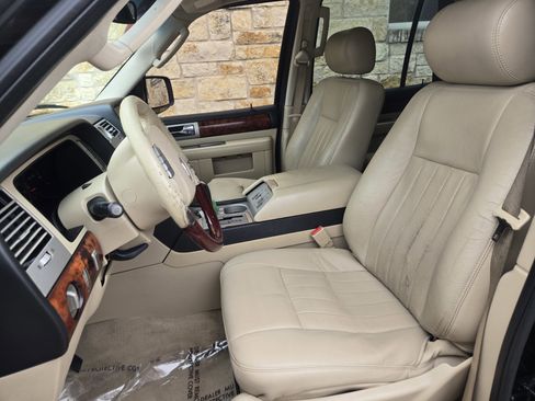 Used 2005 Lincoln Navigator Luxury image 5