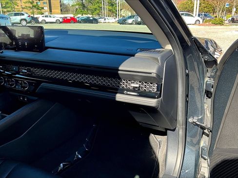 Used 2023 Honda Accord EX-L image 16