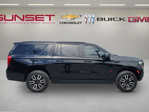 Certified 2023 GMC Yukon XL AT4 w/ AT4 Premium Plus Package AWD/4WD image 3