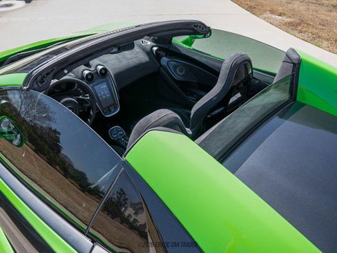 Used 2018 McLaren 570S Spider image 73