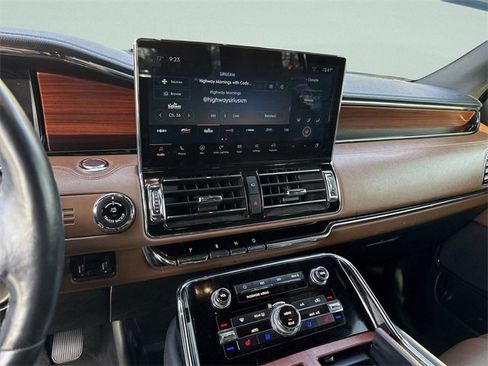 Certified 2023 Lincoln Navigator L Reserve image 34