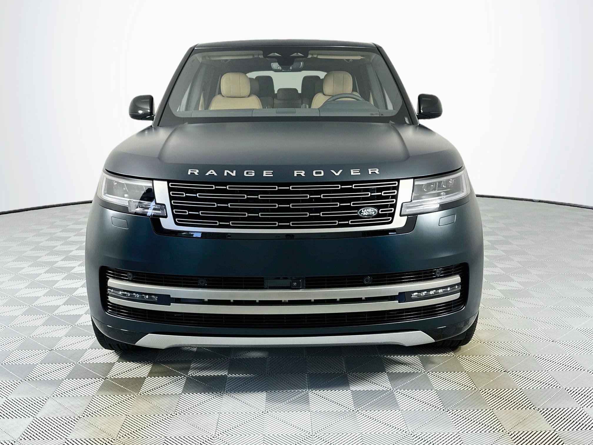 New 2027 Land Rover Range Rover Long Wheelbase SE AWD/4WD image 2