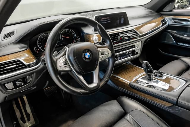 Used 2016 BMW 750i xDrive AWD/4WD image 4