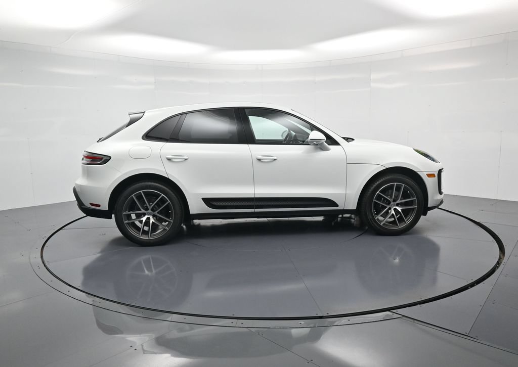 Certified 2026 Porsche Macan AWD/4WD image 31