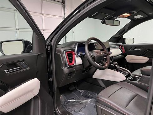 Used 2024 GMC Canyon AT4X image 17