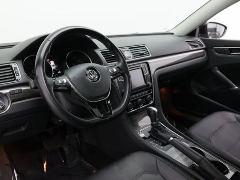 Used 2017 Volkswagen Passat 1.8T SE FWD image 13