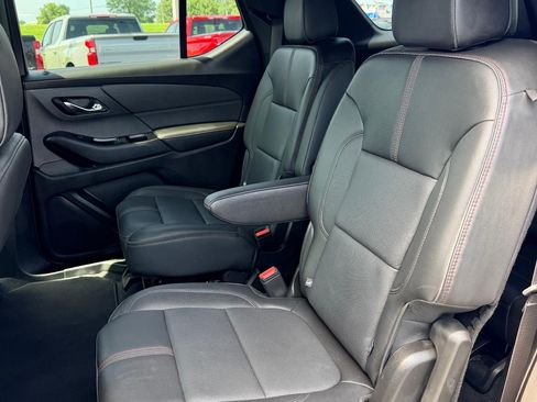 Used 2023 Chevrolet Traverse RS FWD image 12