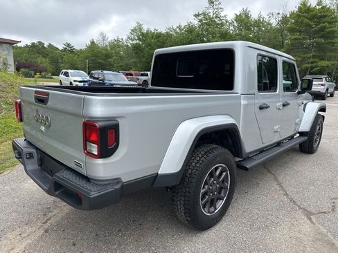 Used 2023 Jeep Gladiator Overland image 6