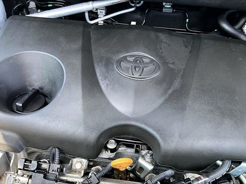 Used 2025 Toyota RAV4 XLE AWD/4WD image 32